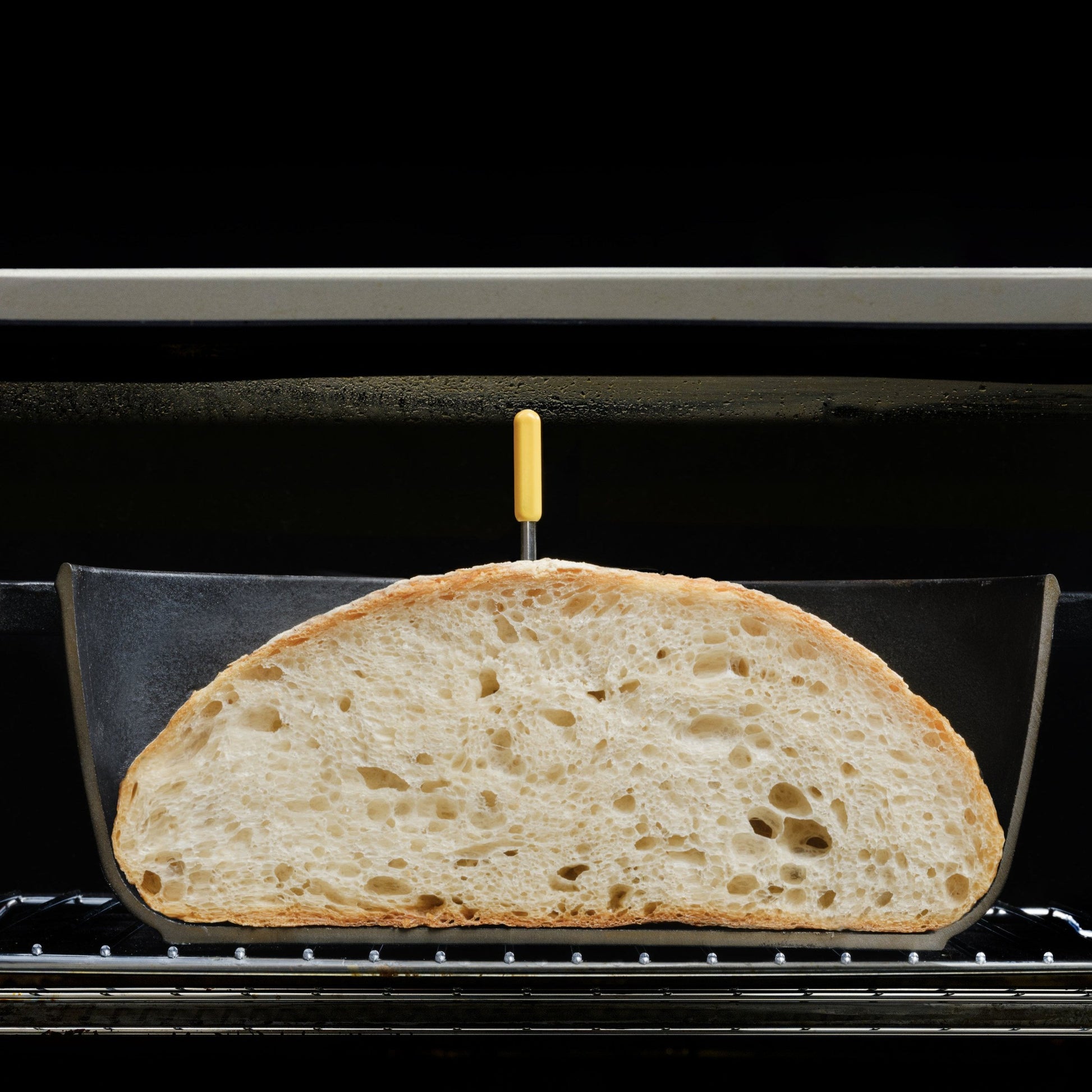 Bread cutaway with Predictive Thermometer